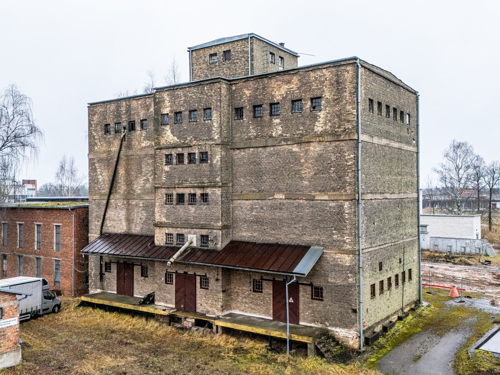 Ražošanas ēka 1238 m², Stacijas laukums "Elevators"
