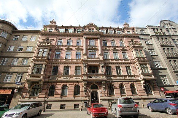 5 istabu dzīvoklis, Blaumaņa iela 36, Centrs