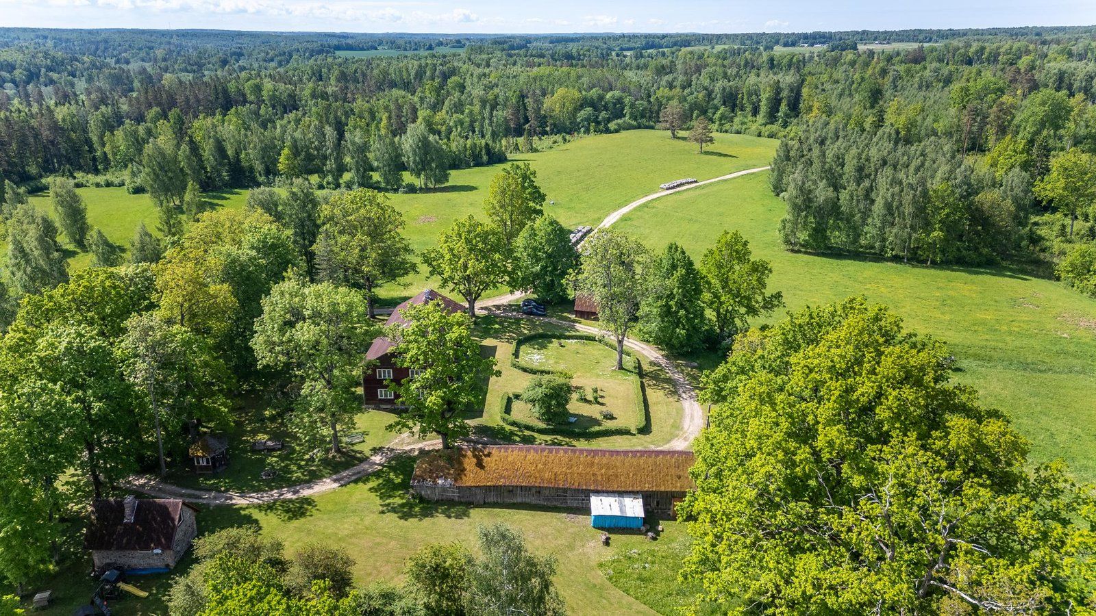 Lauku māja 428 m², Valdeķi, Rudbāržu pagasts