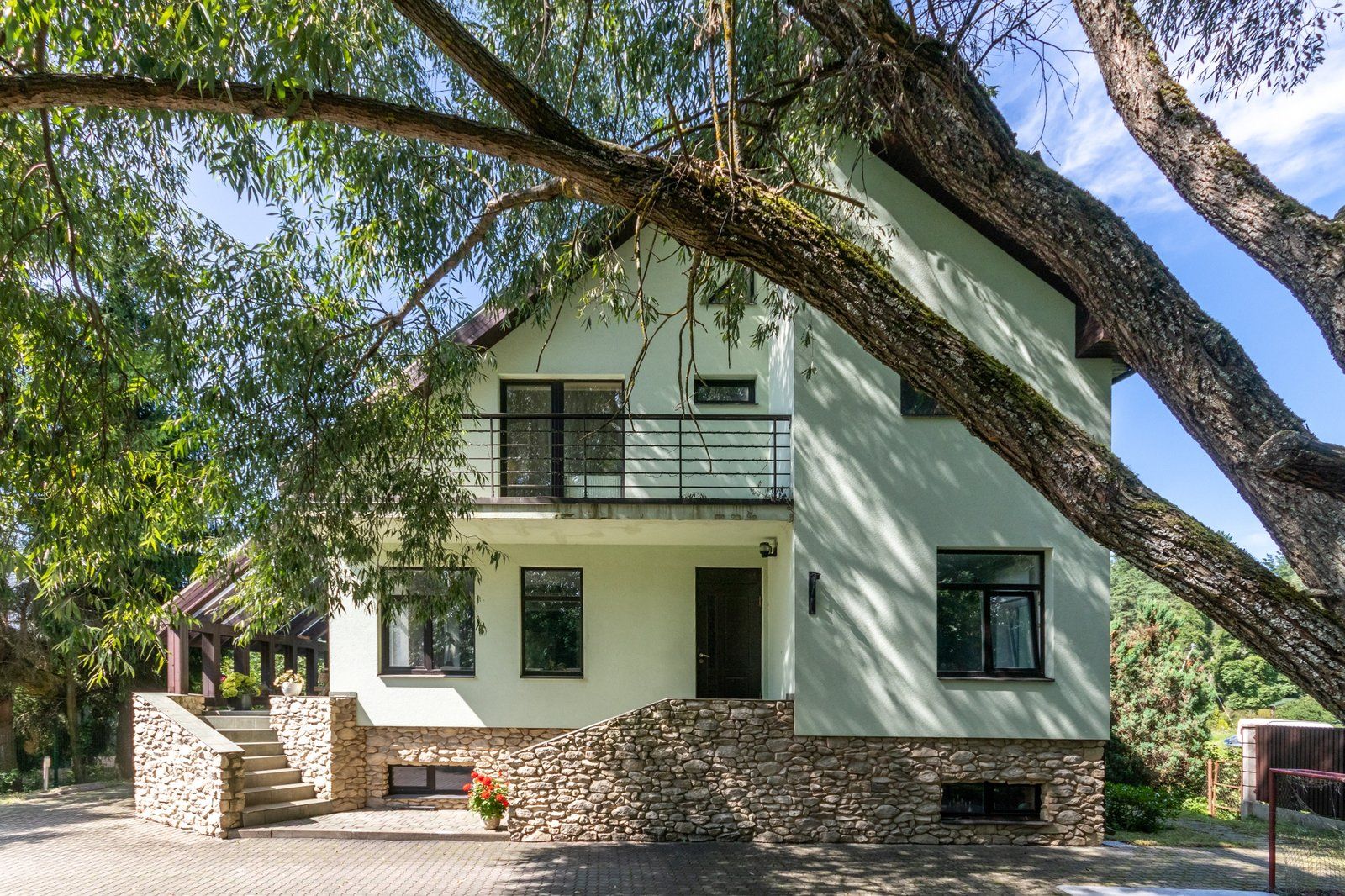 Privātmāja 349 m², Dzintara iela 61, Buļļi