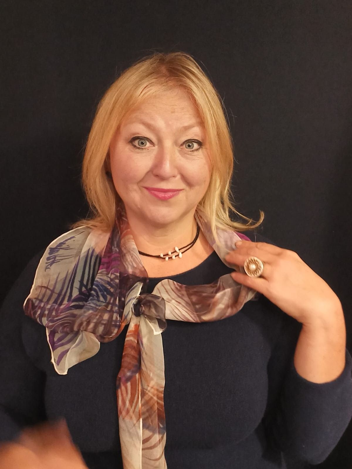 Šalle Agnese Vaļiniece, zīds, violetā, brūnā, bēšā krāsā — attēls 5