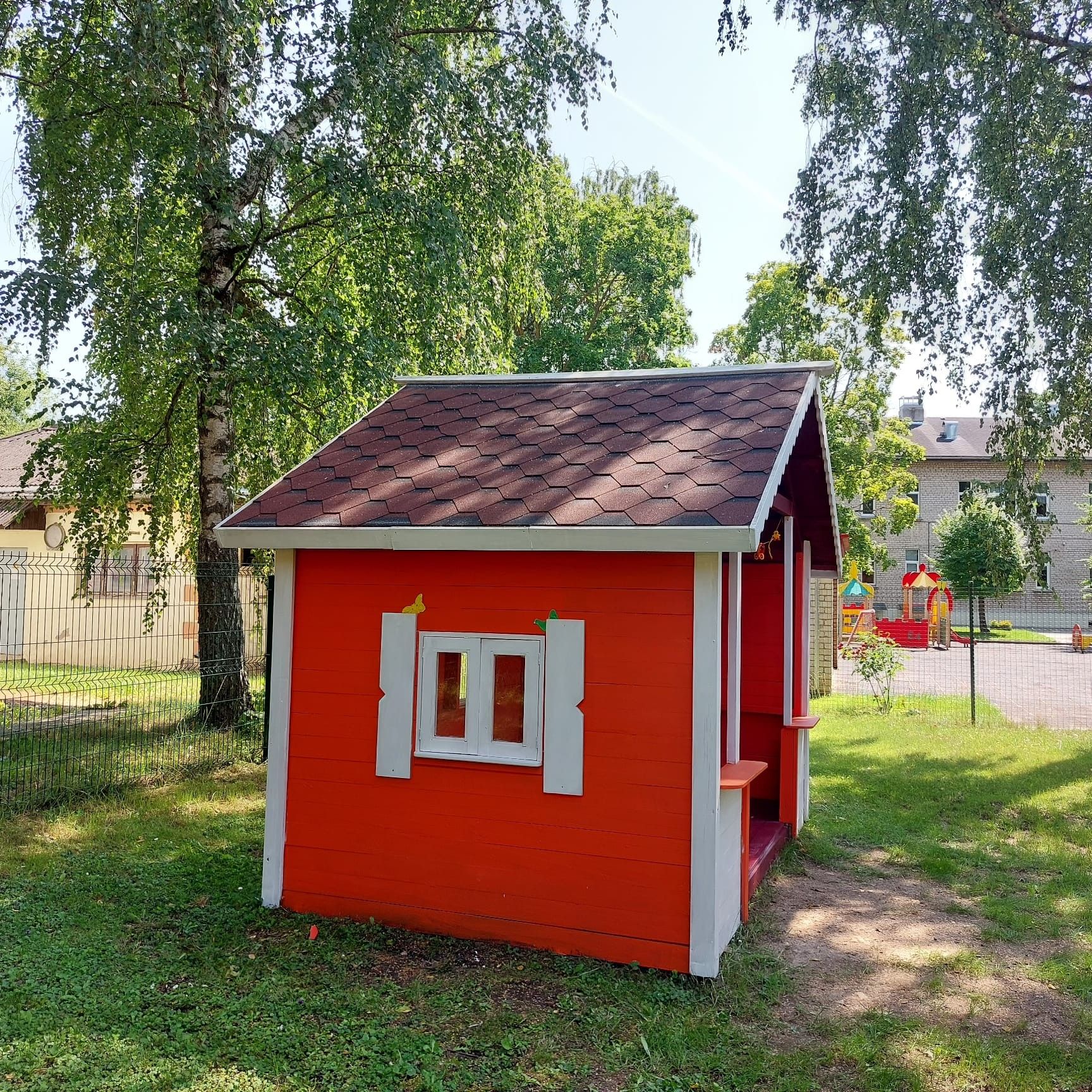 Rotaļu mājiņa Ēvele Mēbele, augstums 2,5 m, koks — attēls 2