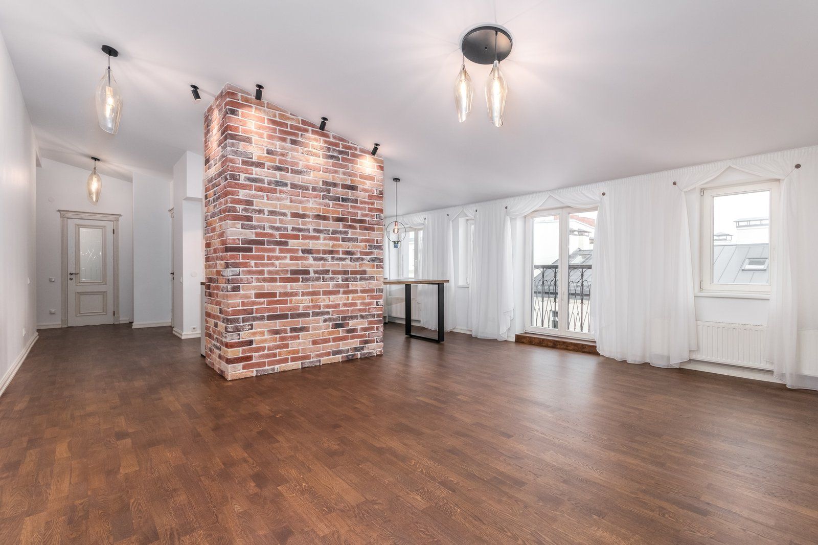 3 istabu dzīvoklis, Rūpniecības iela 9, Centrs