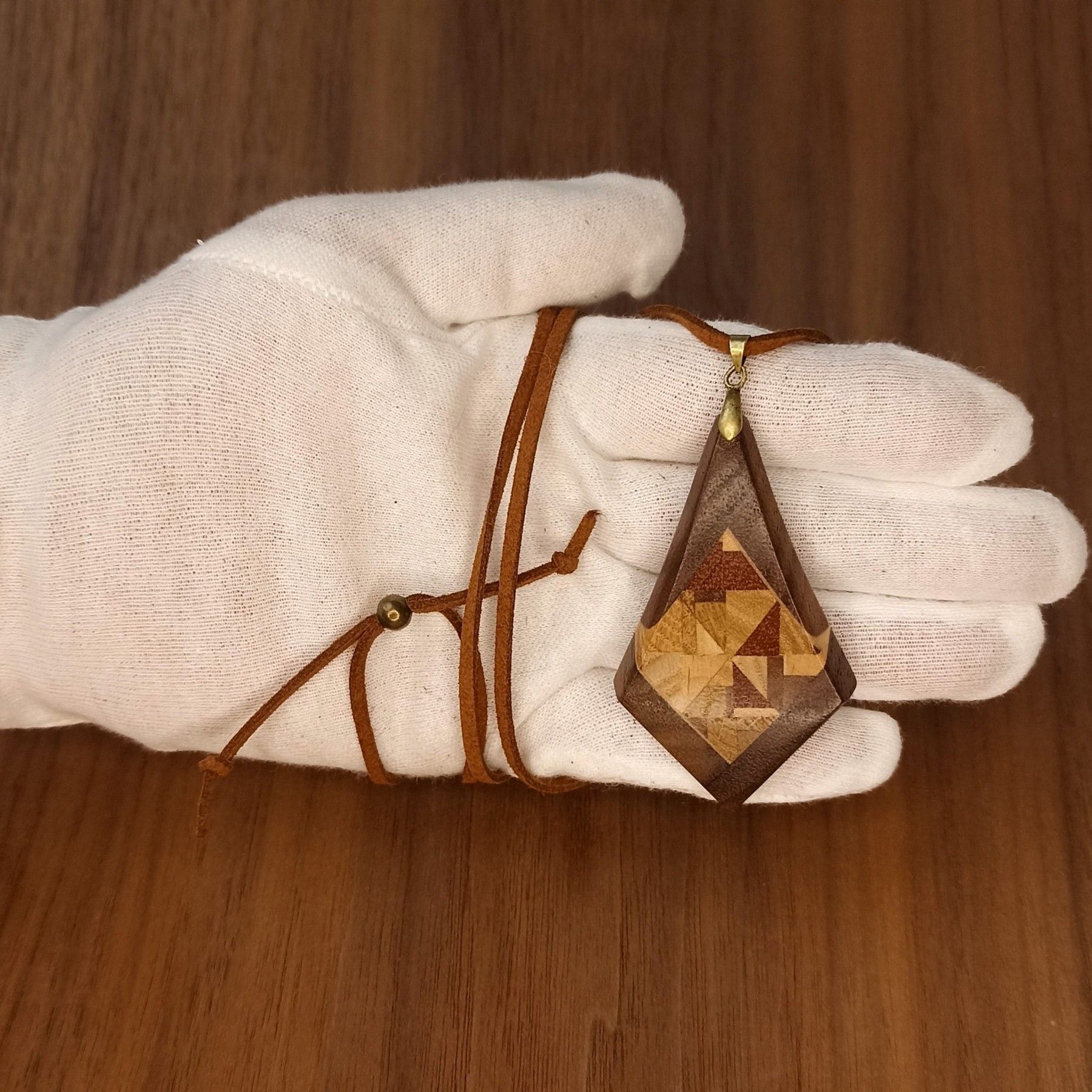 Kulons Raibi Koki, koks, brūnā krāsā — attēls 3