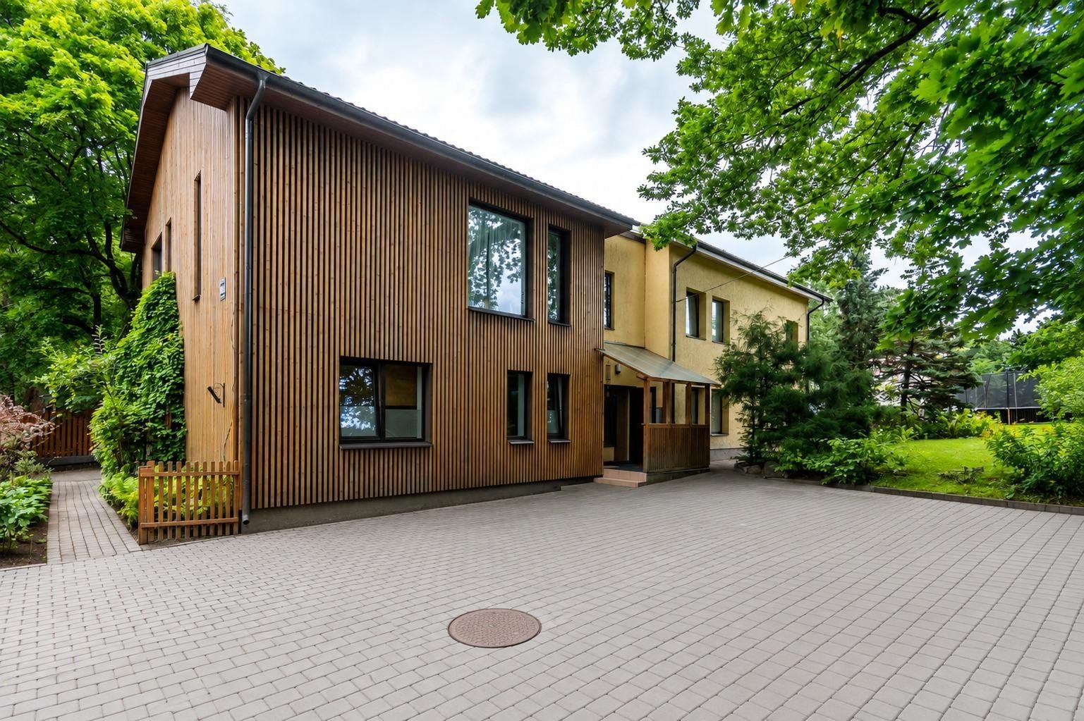Privātmāja 345 m², Šampētera iela 63, Pleskodāle