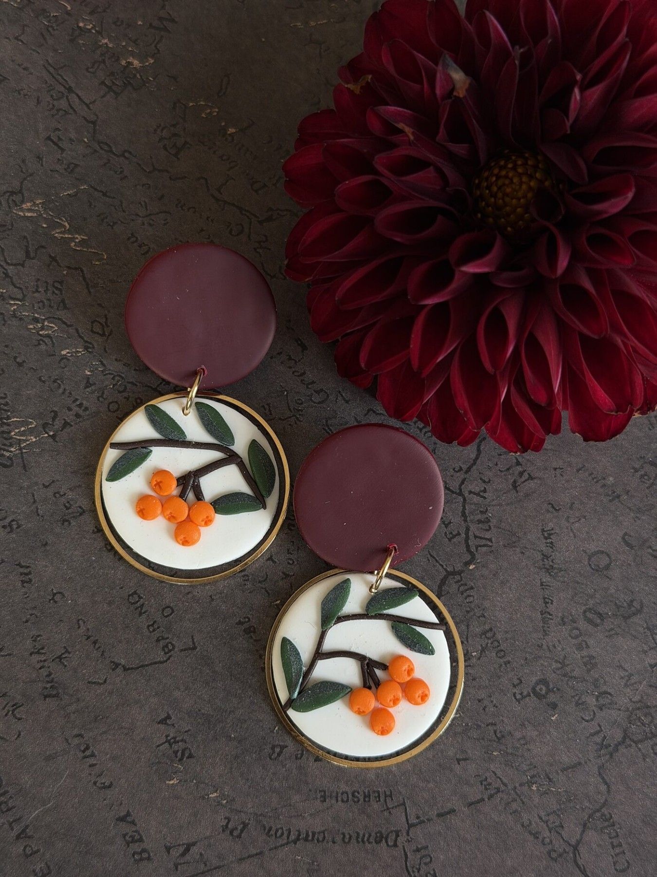 Auskari Izzi Gizzi Clay, bordo, oranžā, baltā krāsā