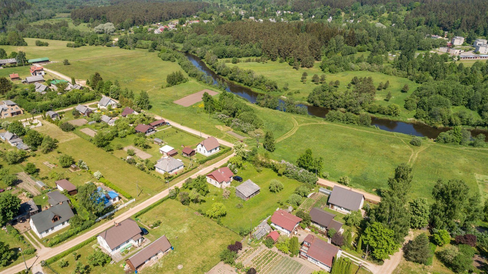 Zemes gabals 1,95 ha, Lakstīgalu iela, Sabile