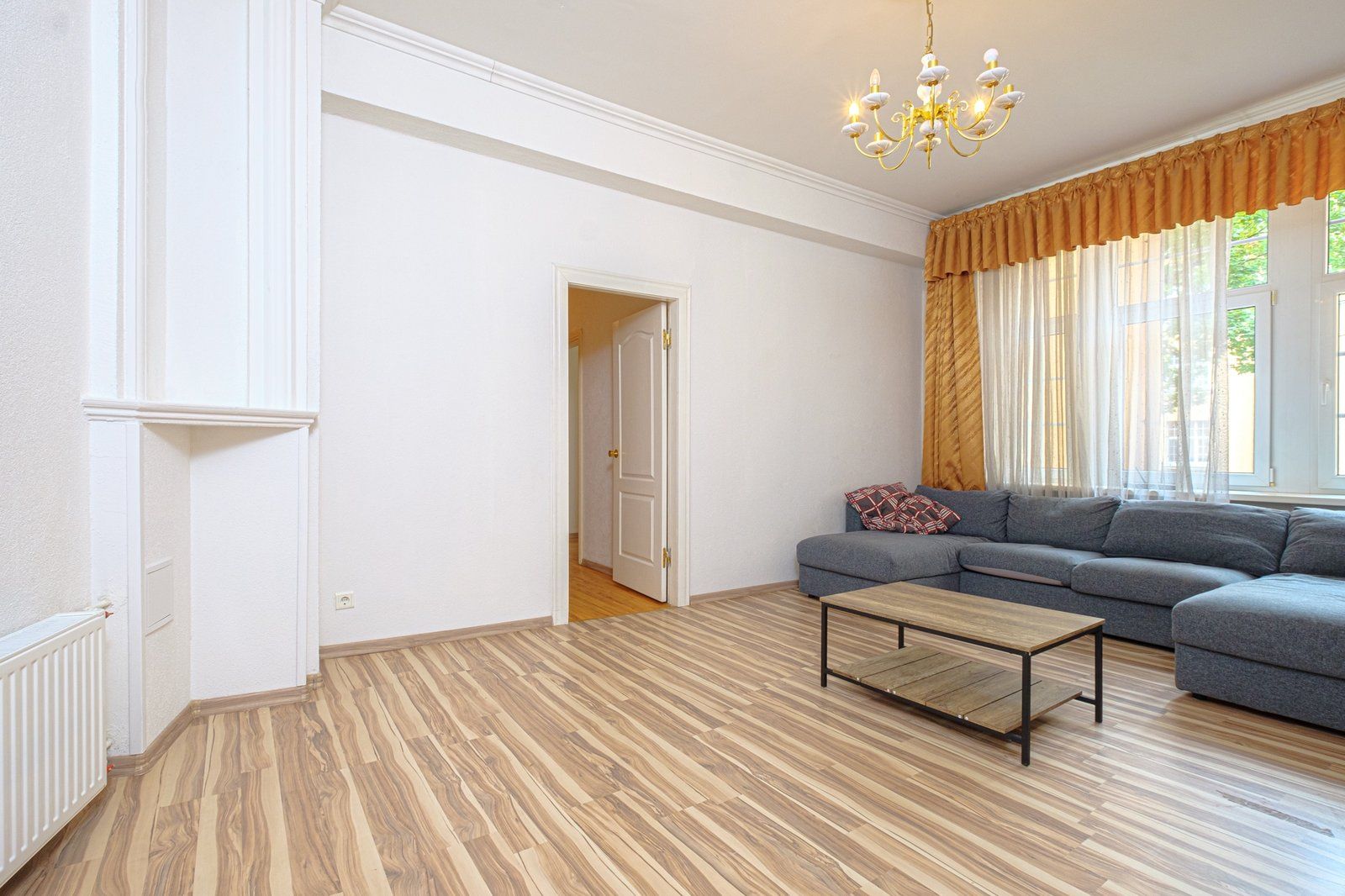 5 istabu dzīvoklis, Pulkveža Brieža iela 8, Centrs