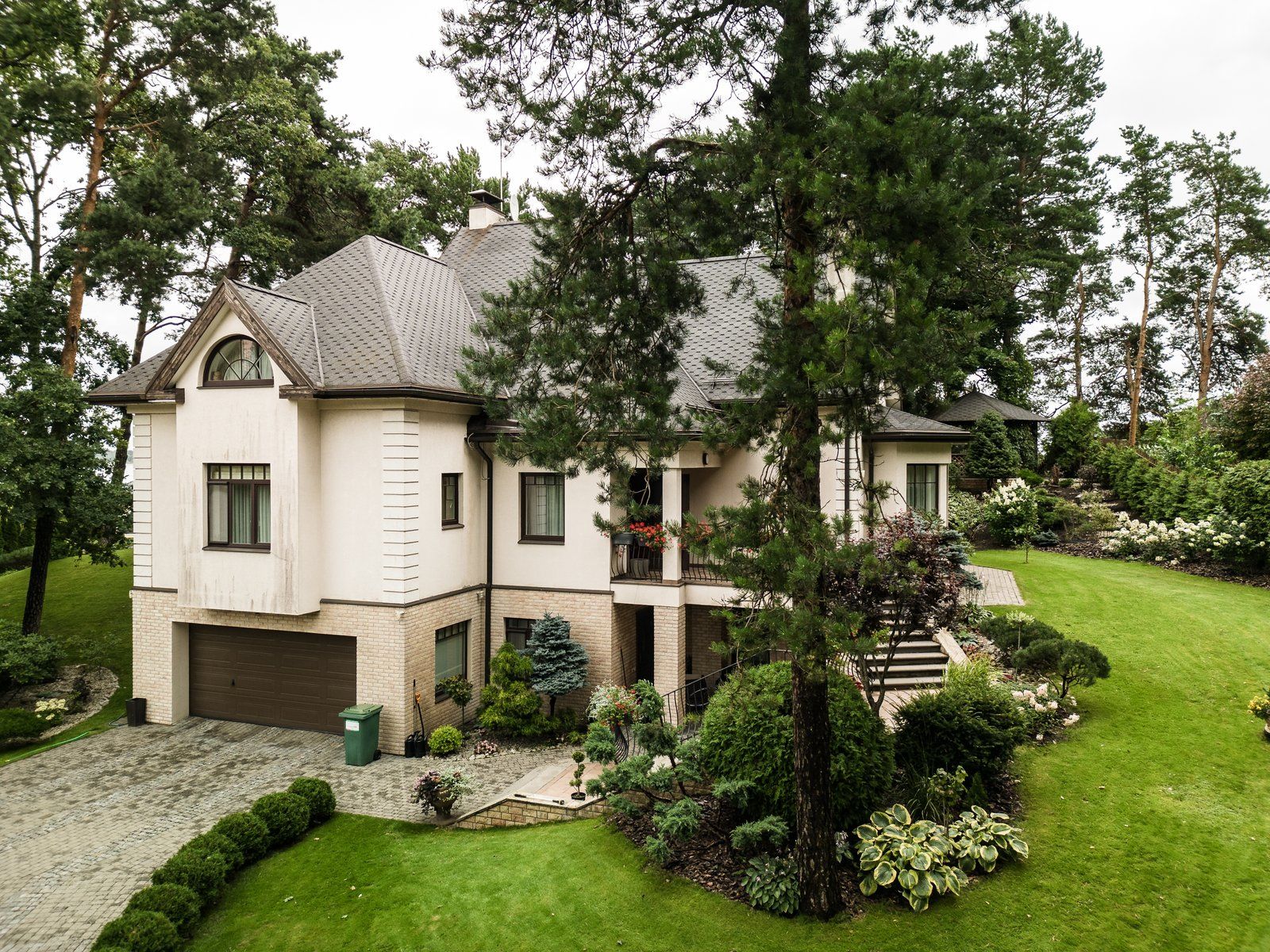 Privātmāja 384 m², Brēmenes iela 9A, Mežaparks