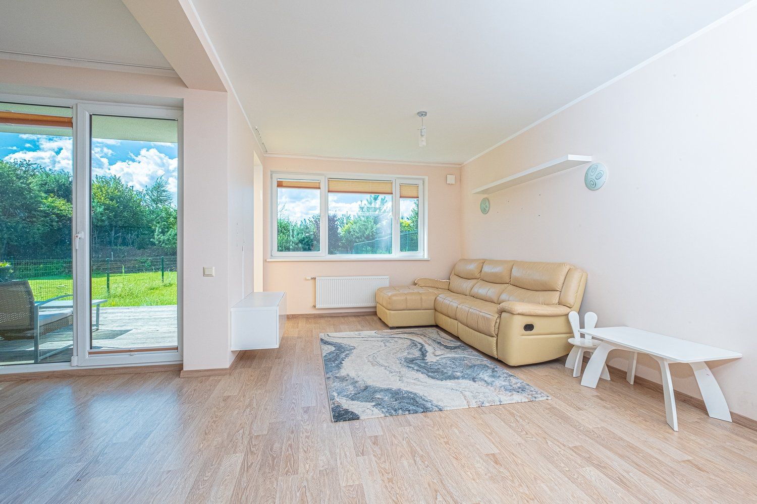 Privātmāja 179 m², Bezdelīgu iela 17, Babītes pagasts