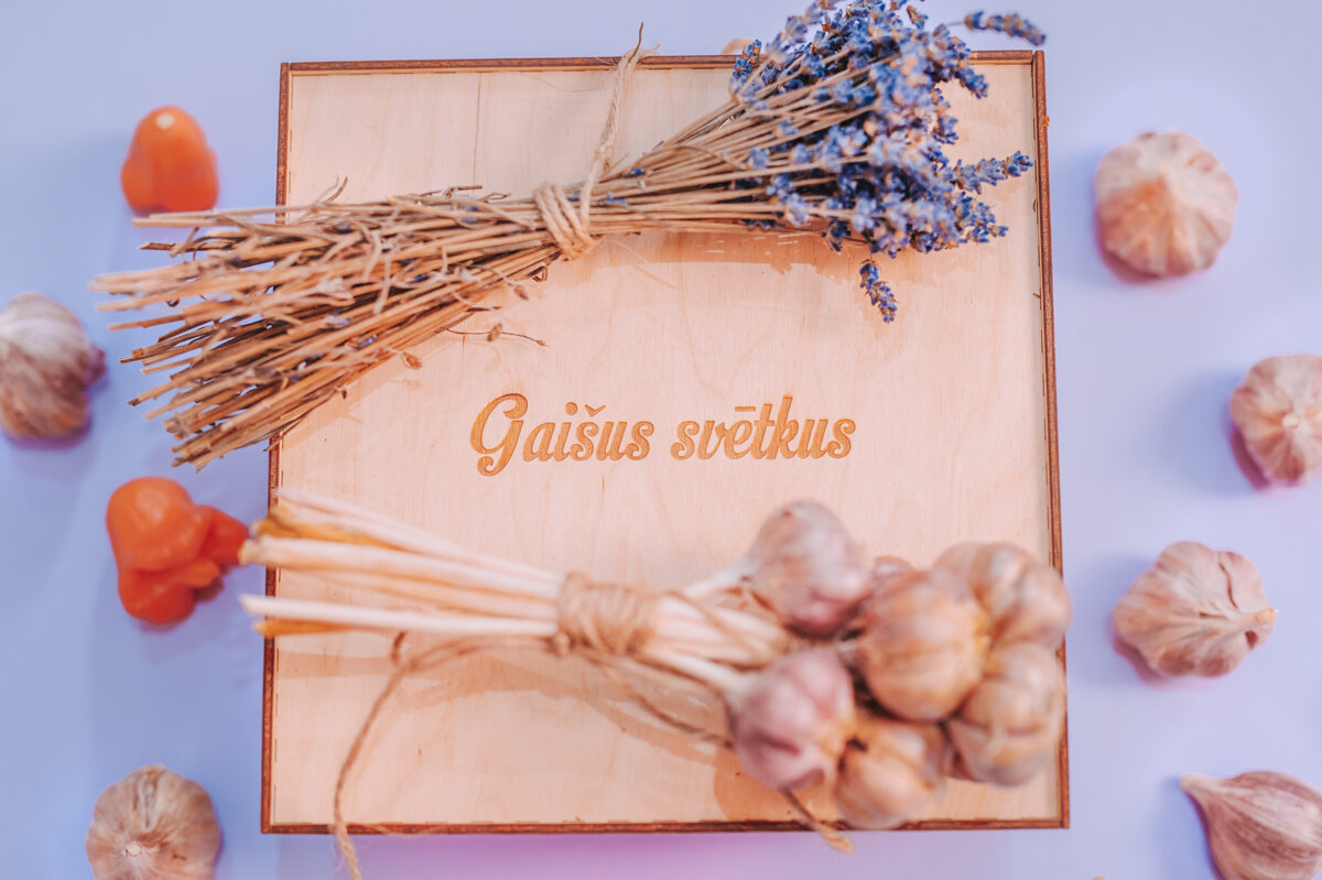 Dāvanu komplekts „Gaišus svētkus” Nr. 4 (koka kastītē) — attēls 2