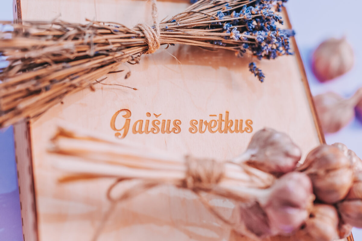 Dāvanu komplekts „Gaišus svētkus” Nr. 3 (koka kastītē) — attēls 2
