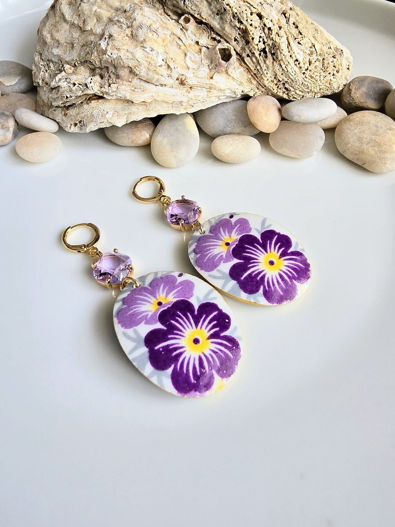 Auskari Lapiņas rotas, violetā, baltā krāsā — attēls 5