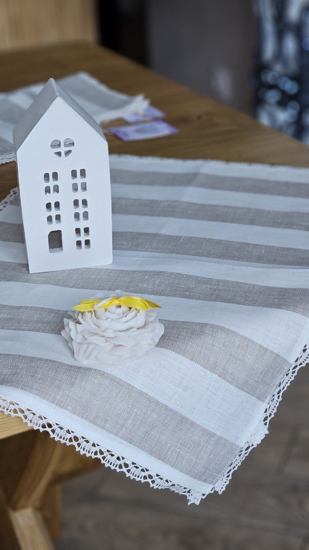 Galda paliktnis MiPe Design, lins, bēšā, baltā krāsā — attēls 2