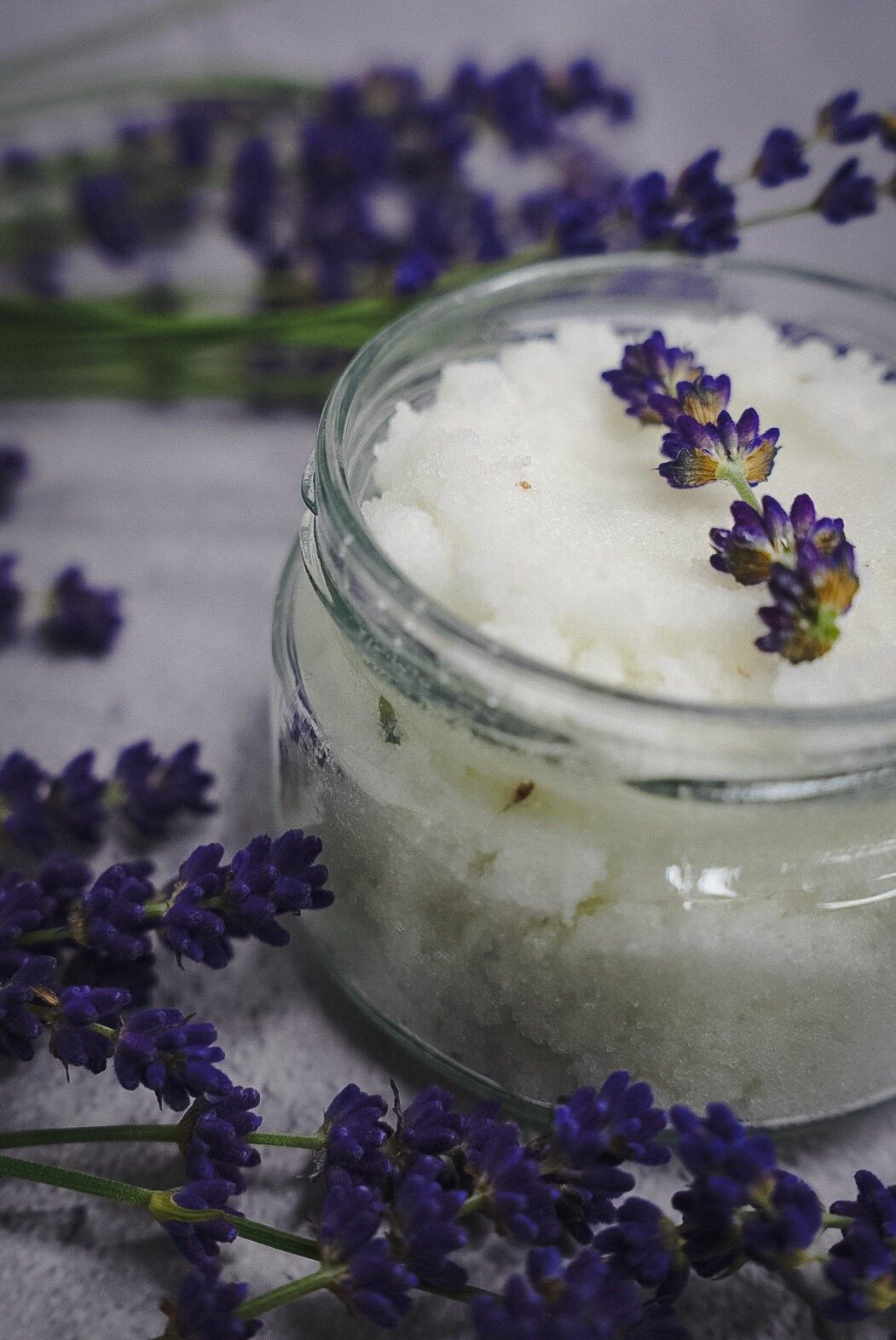 Ķermeņa skrubis Frosti, ziedu aromāts — attēls 3