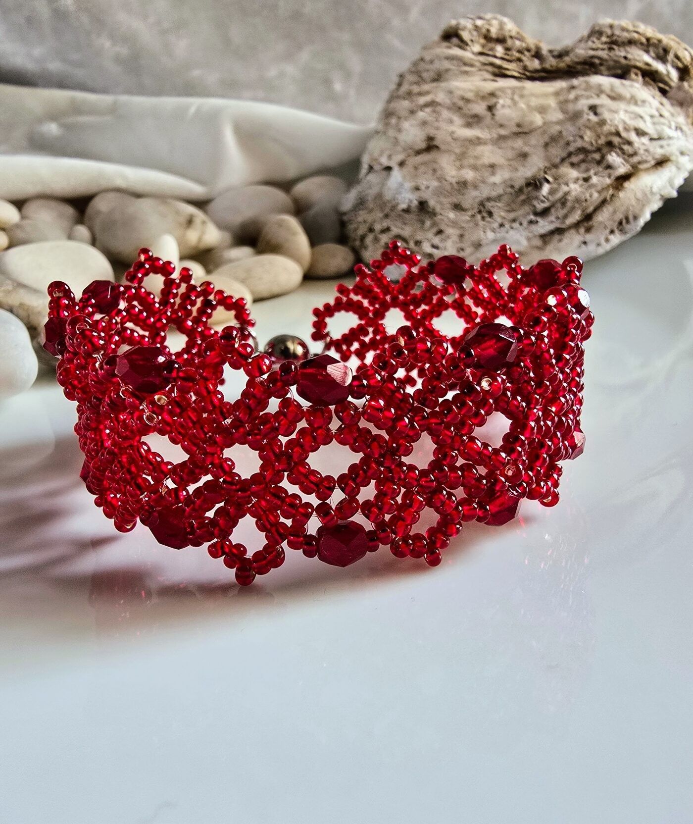 Rokassprādze Lapiņas rotas, garums 18 cm, sarkanā krāsā — attēls 4
