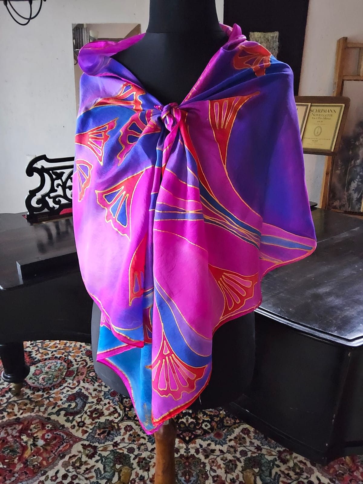 Kaklasaite Agnese Vaļiniece, zīds, rozā, violetā krāsā — attēls 2