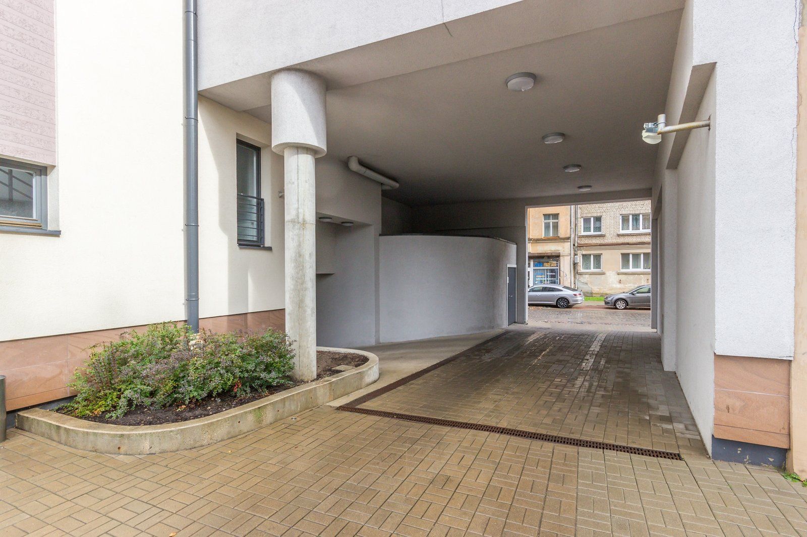 6 istabu dzīvoklis, Hospitāļu iela 37, Brasa — attēls 2