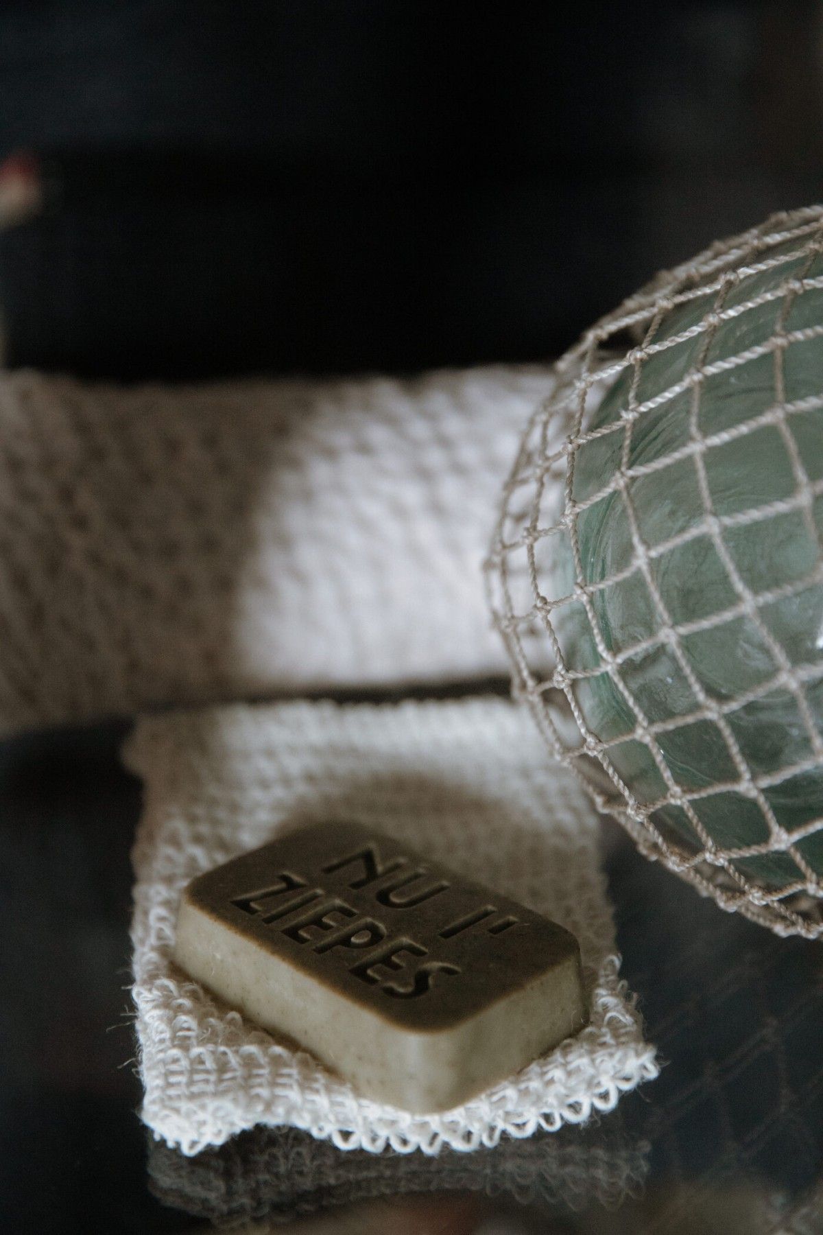 Cietās ziepes Elizabete Soap Art, koksnes aromāts, 80 g — attēls 4