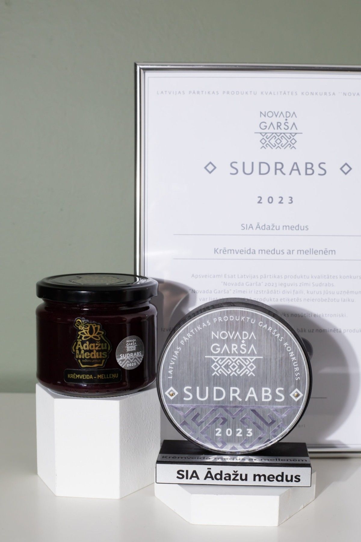 Medus ar piedevām Ādažu medus, 330 ml, krēmveida (putots) — attēls 2