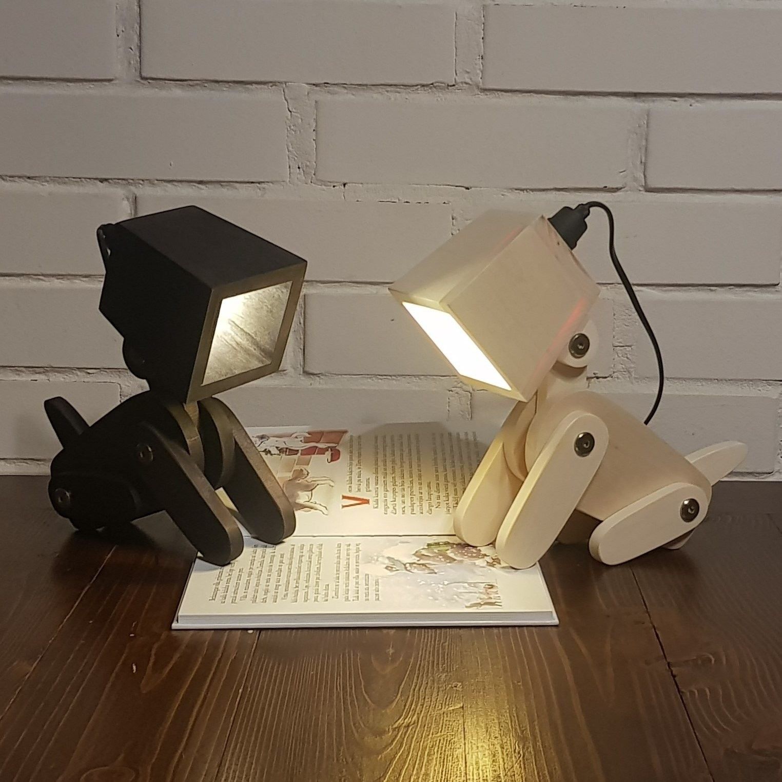 Galda lampa NV kokdarbi, melnā krāsā