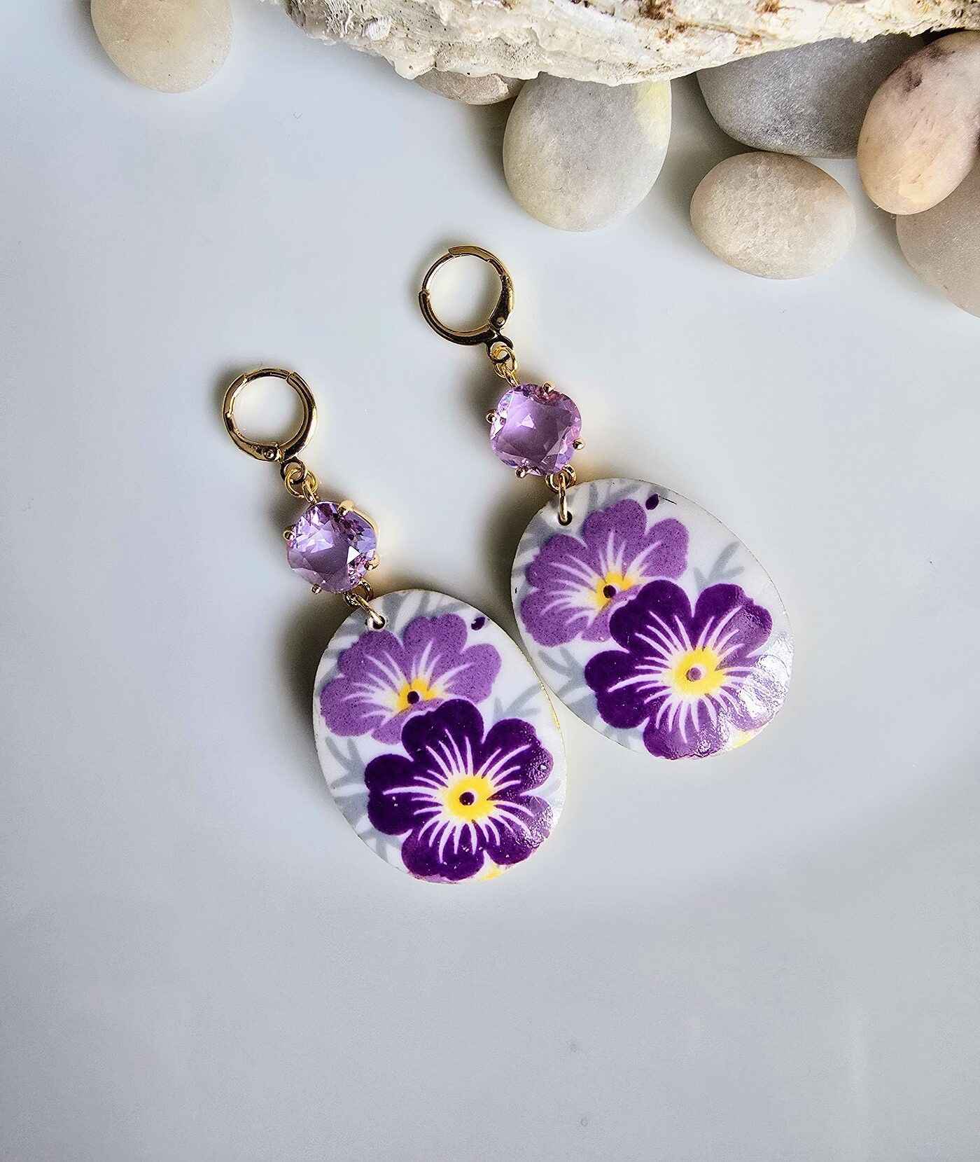 Auskari Lapiņas rotas, violetā, baltā krāsā — attēls 2