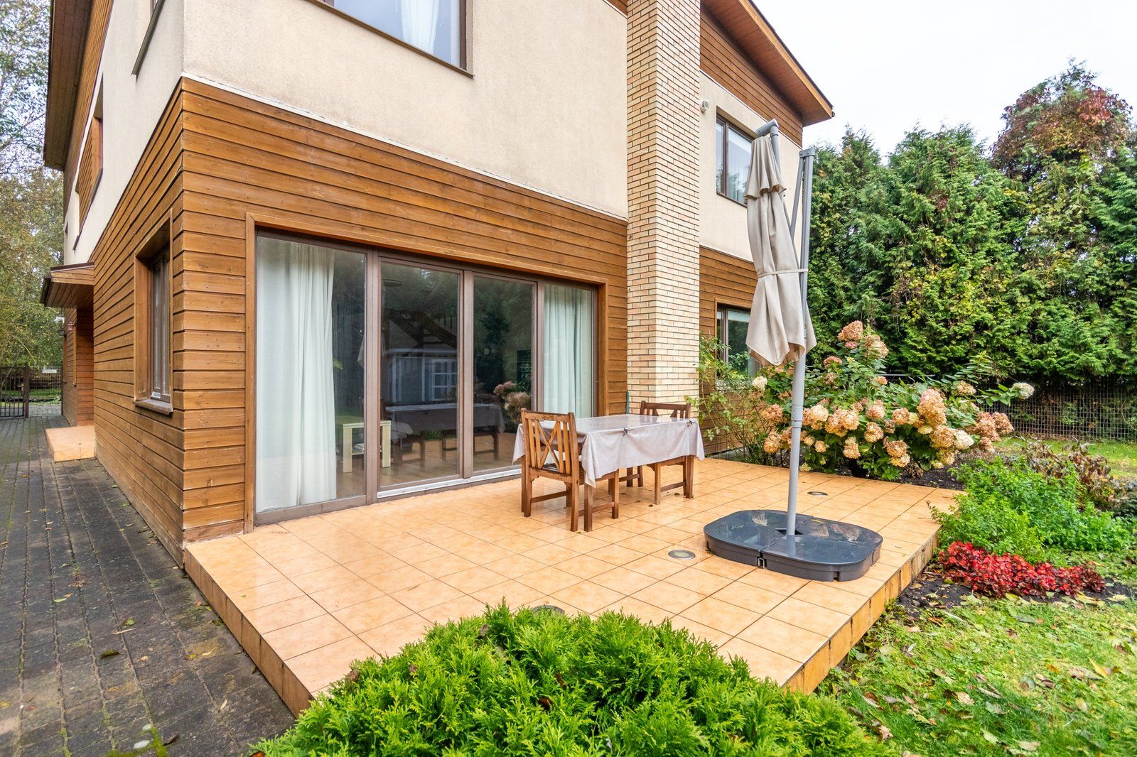 Dvīņu māja 334 m², Zolitūdes iela 54 — attēls 2